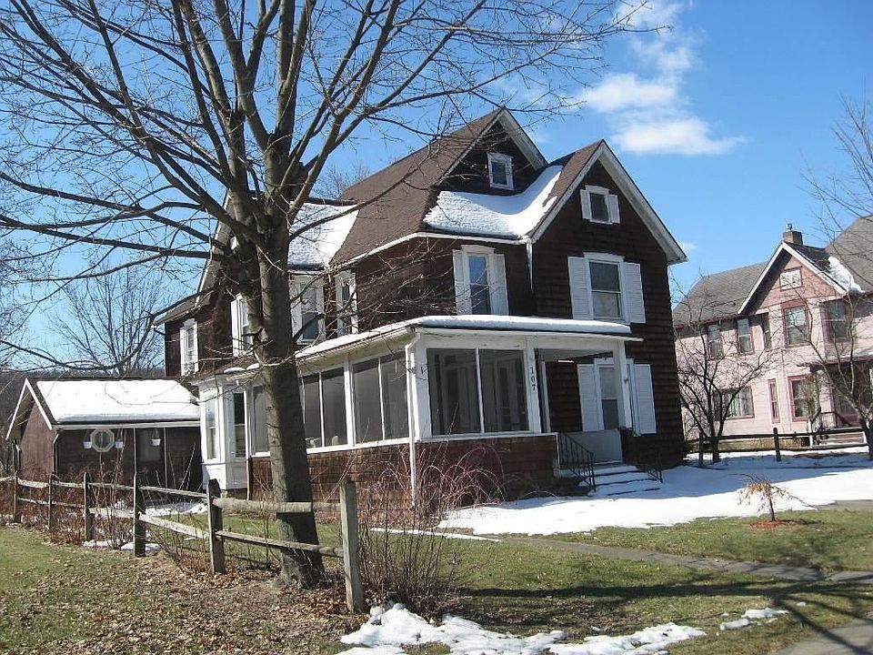 2nd image of 107 W Washington St