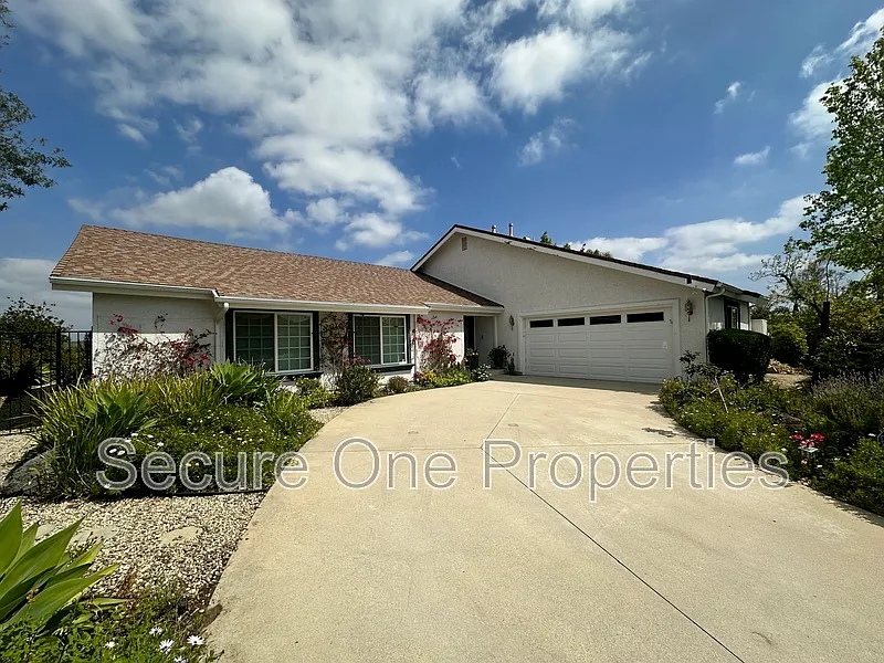 Building Photo - 637 Lynwood St