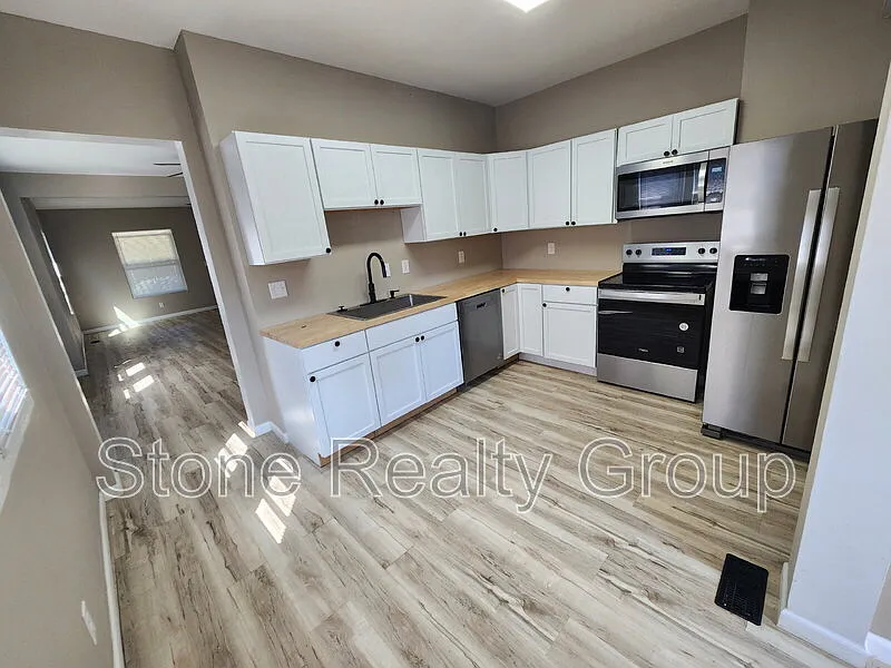 4 bed, 2.0 bath, $2,000 — Photo 4