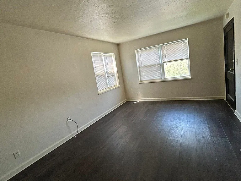 638 Redwood Ave — Photo 4