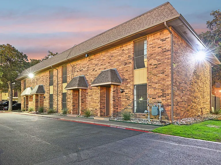 Forest Ridge Apartments — Photo 11