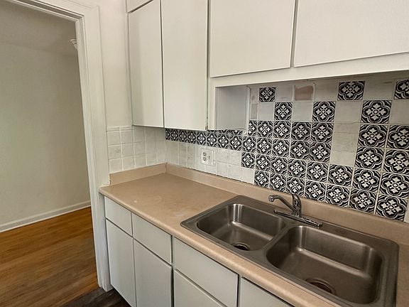 4th image of 1607 Peachtree Cir N