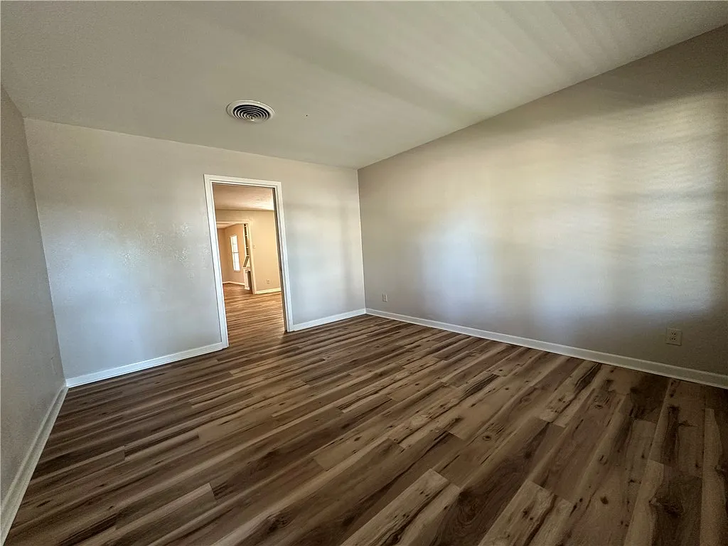 3 bed, 2.0 bath, 1444 sqft, $1,950 — Photo 2