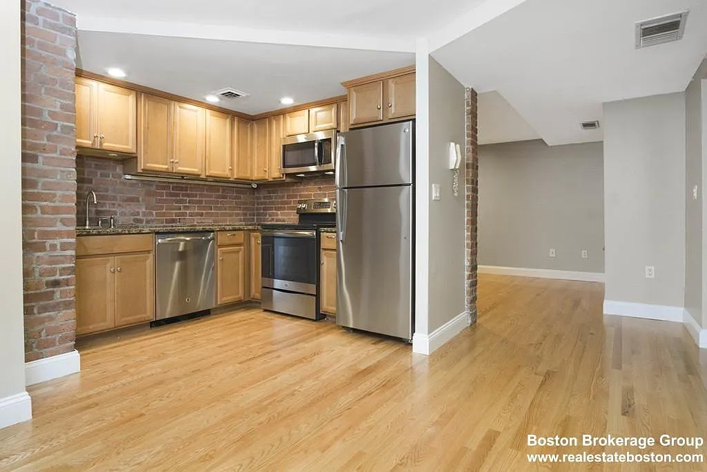 95 Gainsborough St — Photo 2