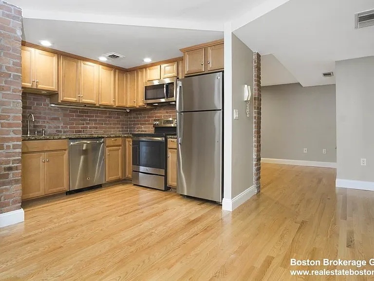 95 Gainsborough St — Photo 2
