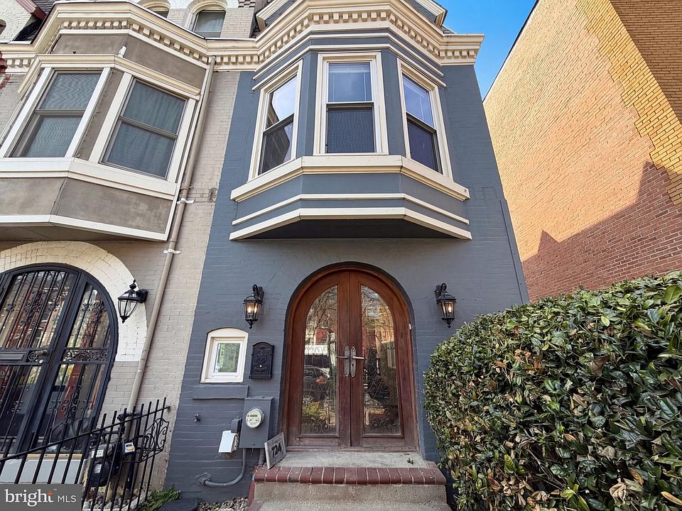1st image of 724 13th St NE