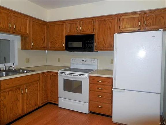 5th image of 112 Joseph Dr