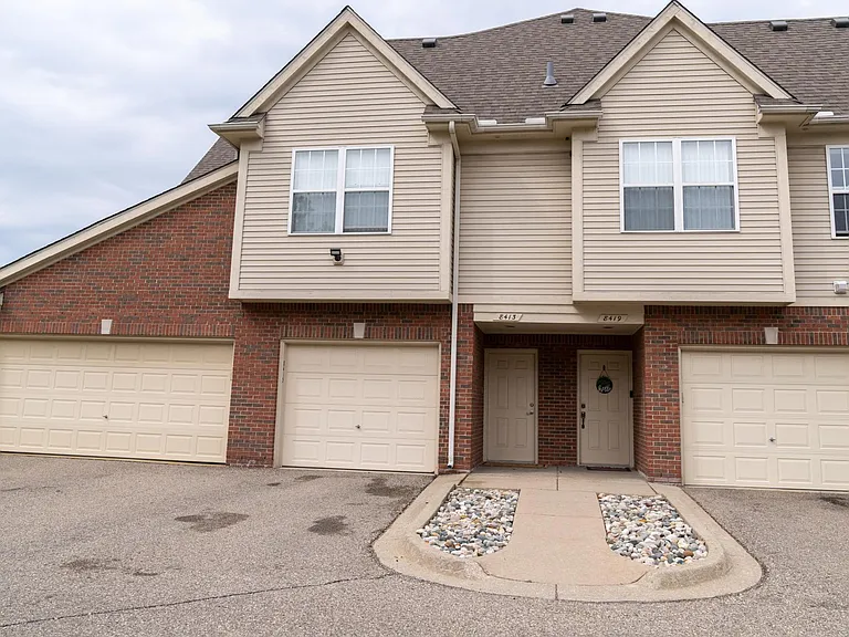8413 Heywood Cir — Photo 3