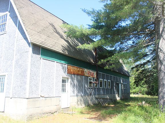 4th image of 488 Old County Road