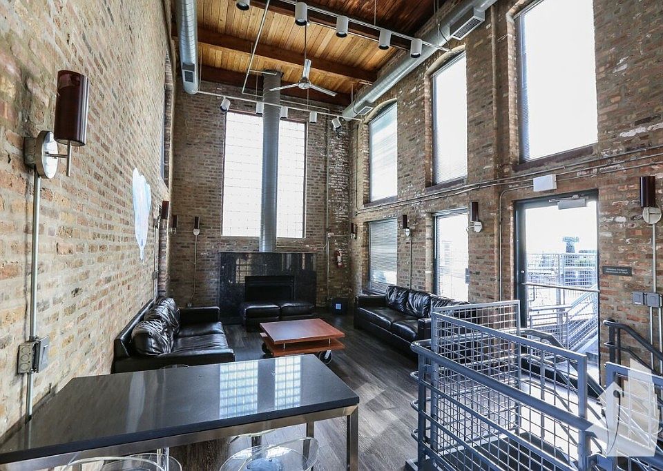 1st image of 925 W Huron St APT 411