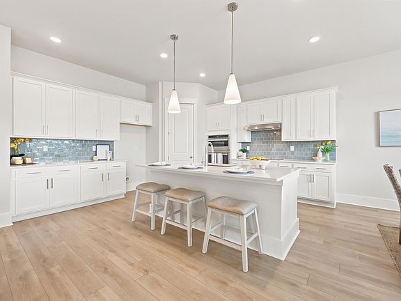 3rd image of 992 Triton Ave.