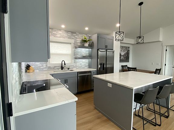 3rd image of 2777 Debord Dr