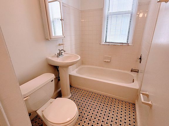 5th image of 231 15th St SE APT 103