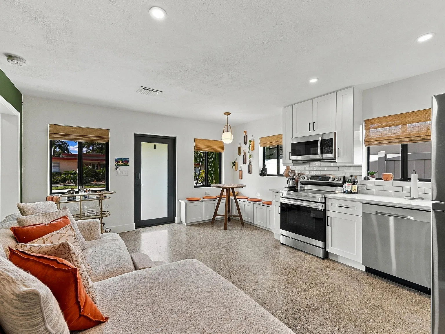 1 bed, 1.0 bath, 800 sqft, $2,400 — Photo 3