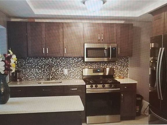5th image of 129 Emily Ave