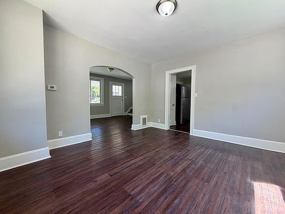 4th image of 1217 Groesbeck Rd