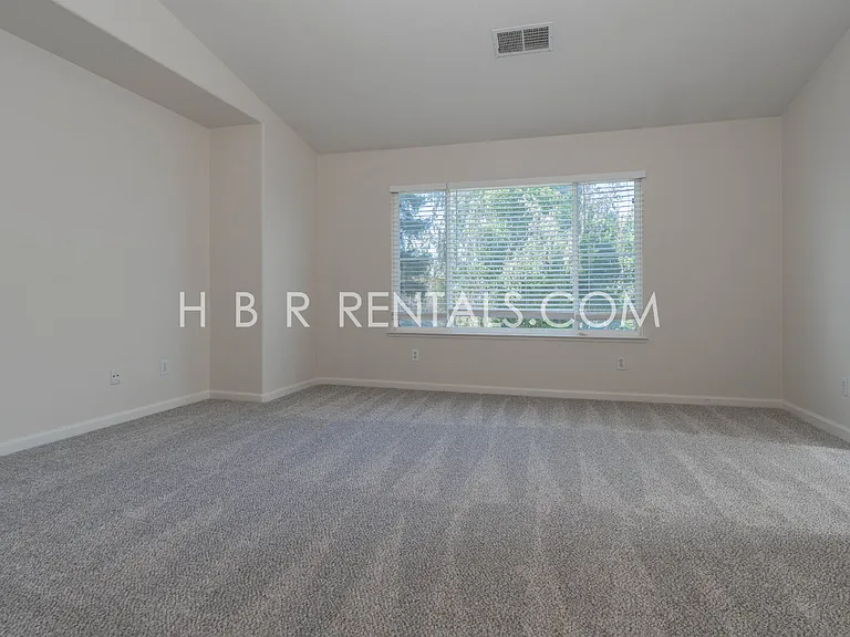 483 Summer Ln — Photo 13
