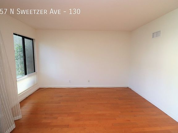 4th image of 957 N Sweetzer Ave #130