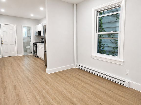3rd image of 215 Valley Rd APT 1