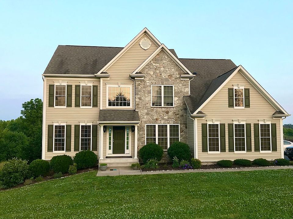 Beautiful home on 1.05 acres