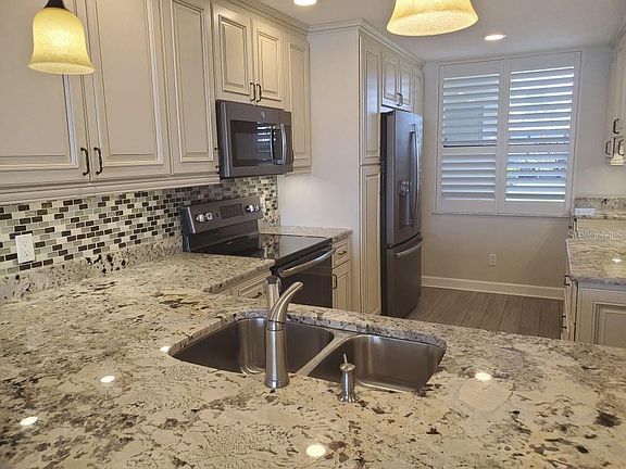 5th image of 200 Woodette Drive Trl #B
