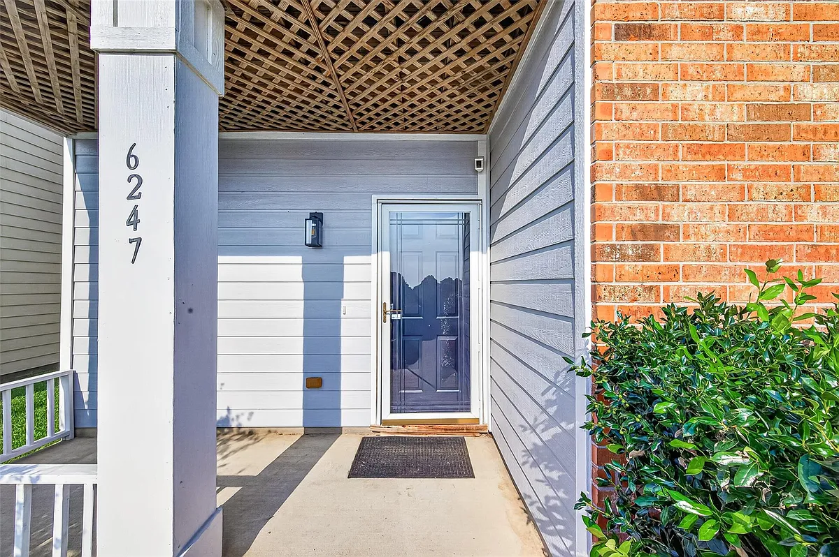 Building Photo - 6247 Settlers Lake Cir E