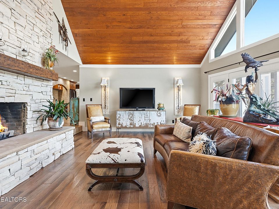 16th image of 401 Gholdston Dr