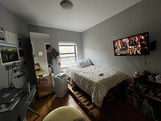 Rented by Salon Realty Corp | media 2