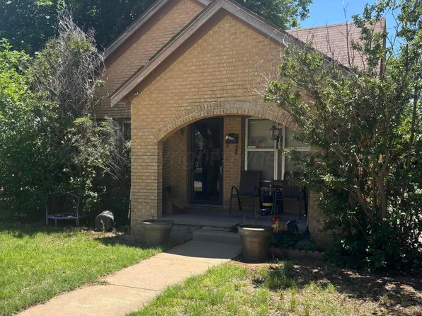 1105 Avenue J NW, Childress, TX 79201