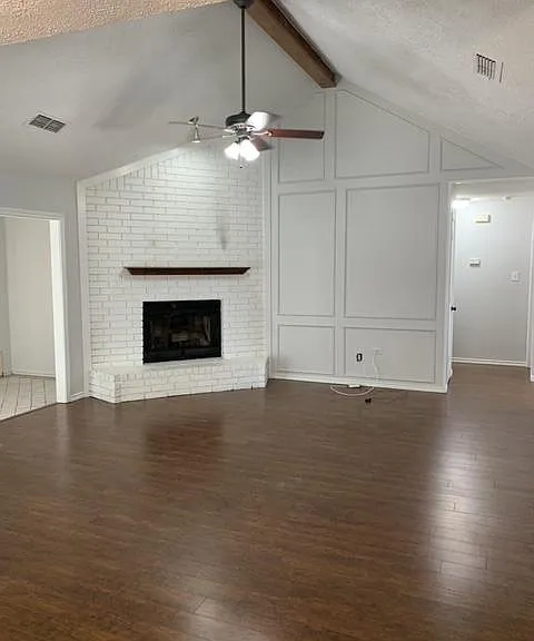 990 Camden Dr — Photo 3