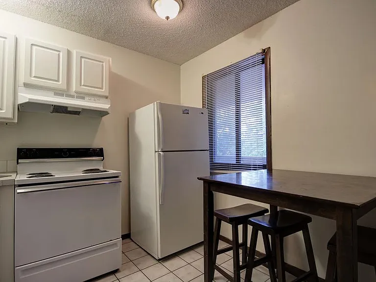1105 W Main St — Photo 11