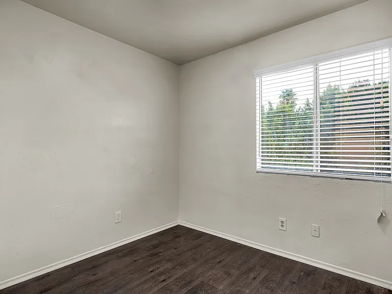 5243 Huntington Dr N #4 — Photo 3