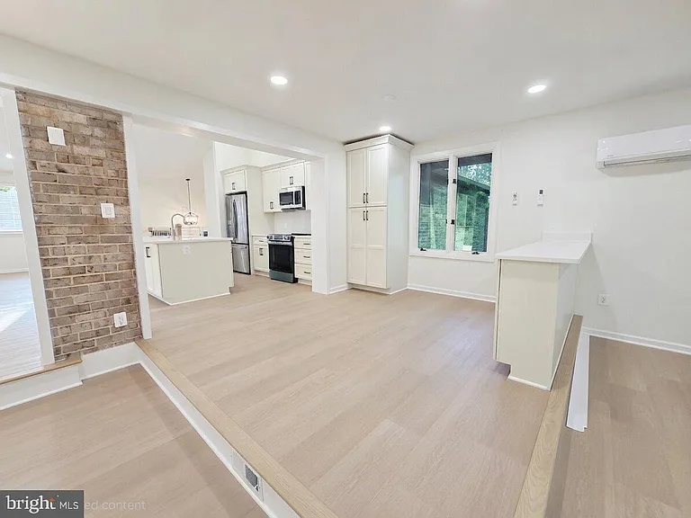 10027 W Constable Ct — Photo 9