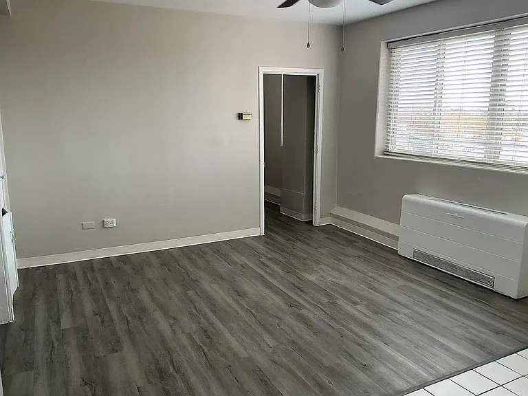 Ashley Towers — Photo 3