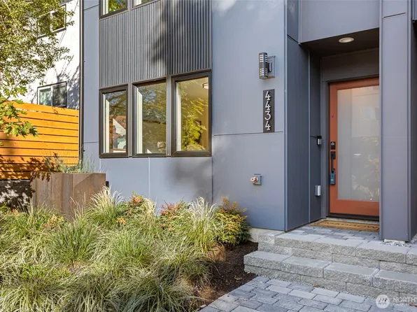 4434 Dayton Avenue N, Seattle, WA 98103