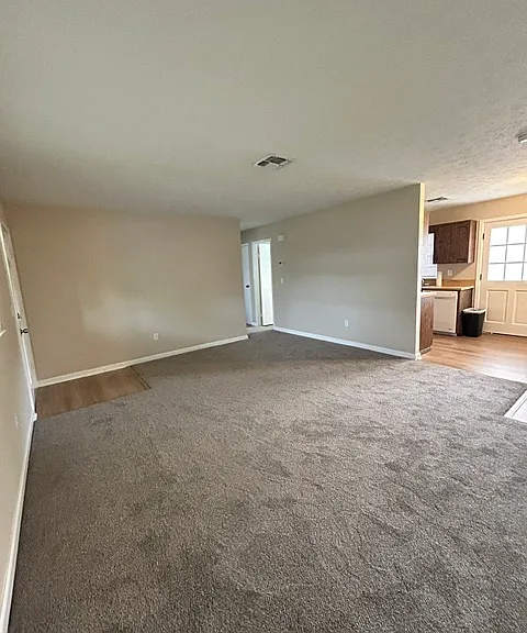 2750 Evergreen Dr — Photo 4