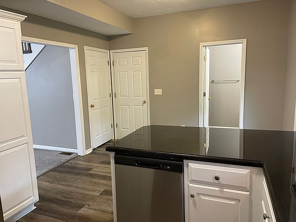 4th image of 5100 Hardy Ct