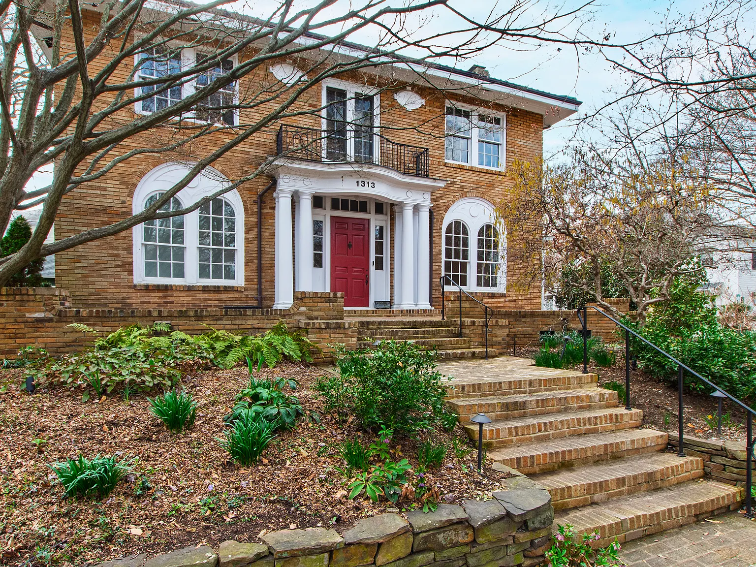 4 bed, 3.5 bath, 3456 sqft, $7,650 — Photo 1