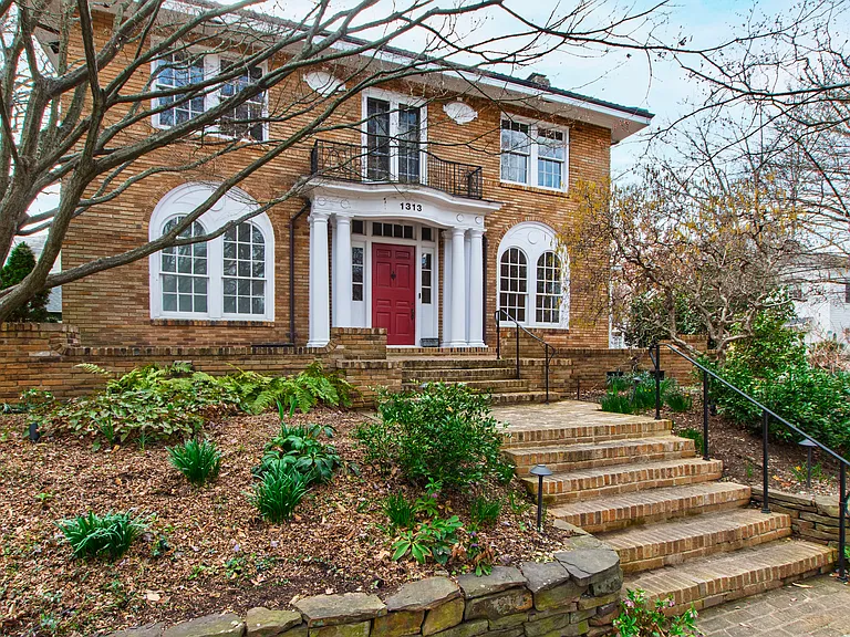 1313 College Pl — Photo 1