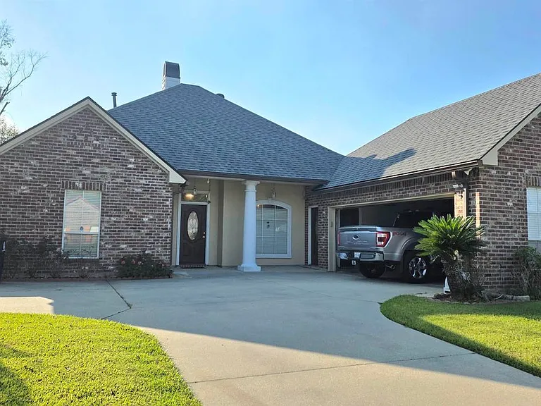 282 Allan Dr — Photo 1