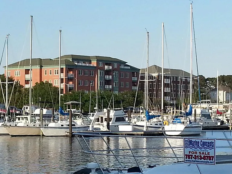Marina within walking distance
