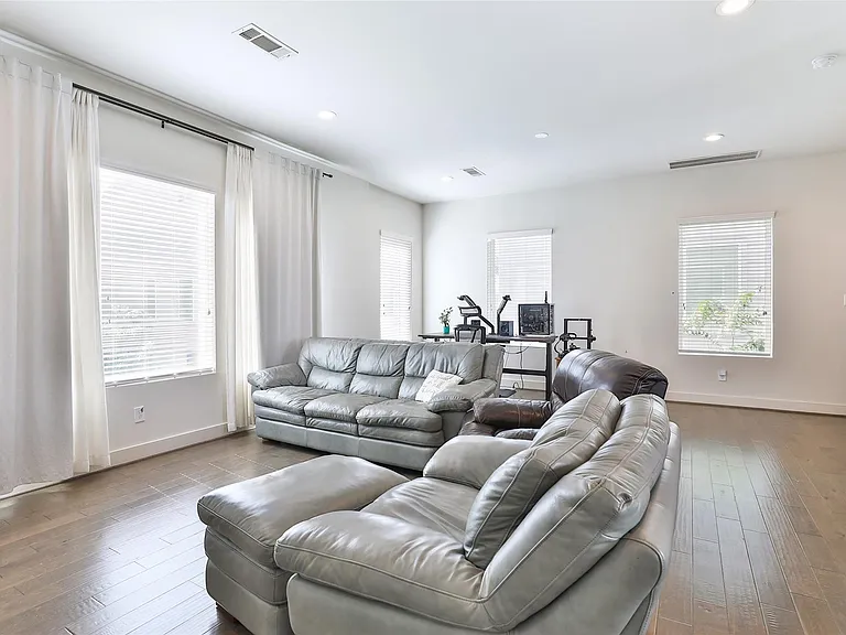 4811 Martin Oaks Ln — Photo 9