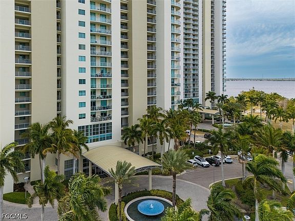 4th image of 3000 Oasis Grand Blvd #Lph1