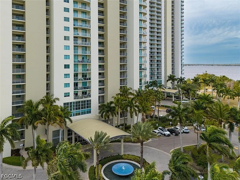 3000 Oasis Grand Blvd #LPH1 — Photo 4
