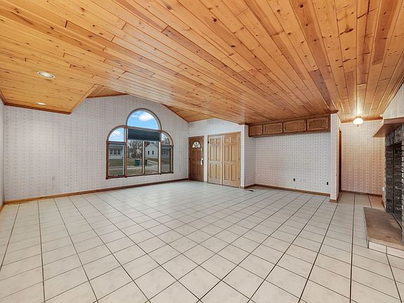 5th image of 2224 Marmion Ave