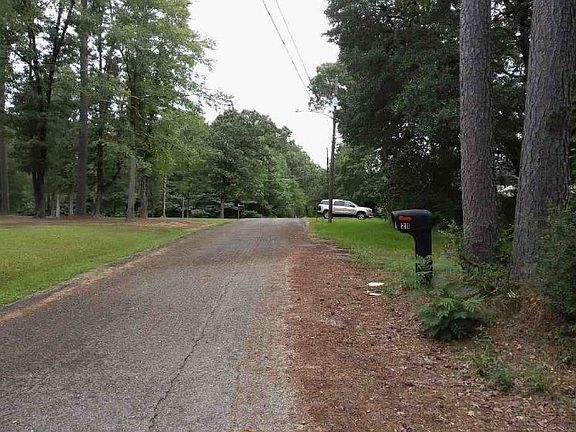 Exterior Neighborhood (street photo)