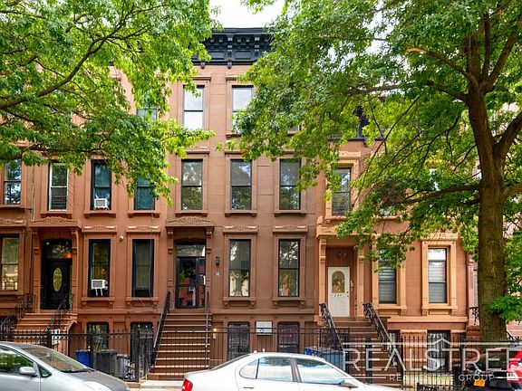 3rd image of 246 Vernon Ave APT 1