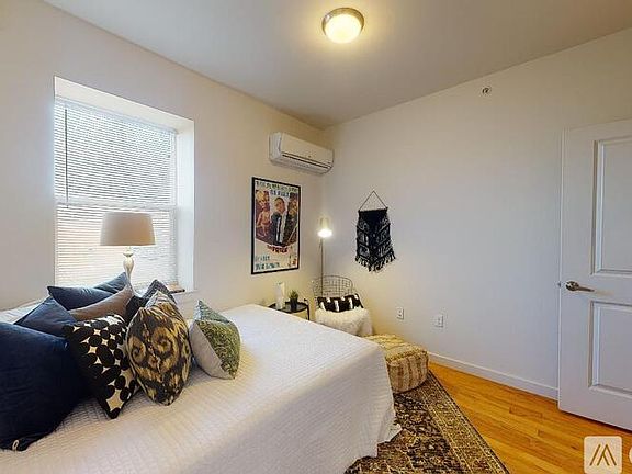 4th image of 3400 Belgrade St #202