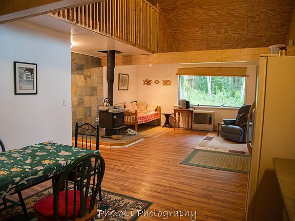 3rd image of 871 Woodcrest Ct