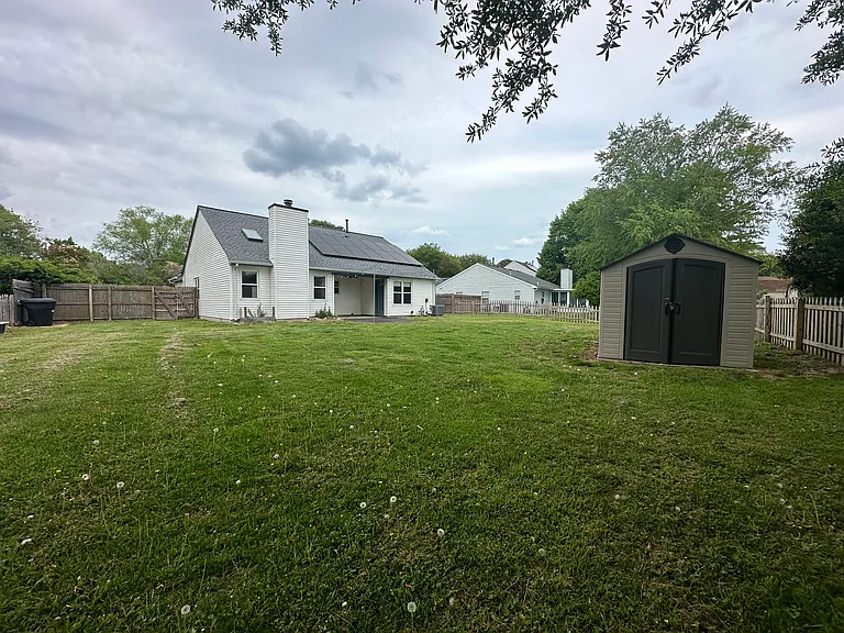 909 Chigwell Rd — Photo 31